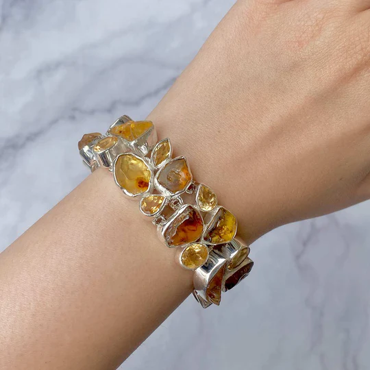 Golden Essence: Luxurious Artistry In An Amber Stone Bracelet